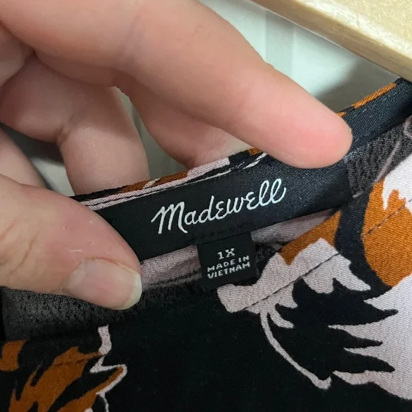 Madewell Black Floral Short Sleeve Blouse with Brown & Pink Accents PLUS SIZE - Picture 4 of 8